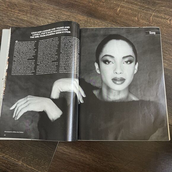 People Magazine Feb 3 1985 Vol 25 No 5 Bette Midler Liz Taylor Stevie Wonder - Picture 3 of 11